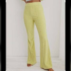 Aerie Yellow / Green Flare Pants Size M